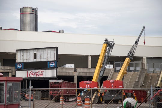 Crews strip exterior panels from Joe Louis Arena; no redevelopment